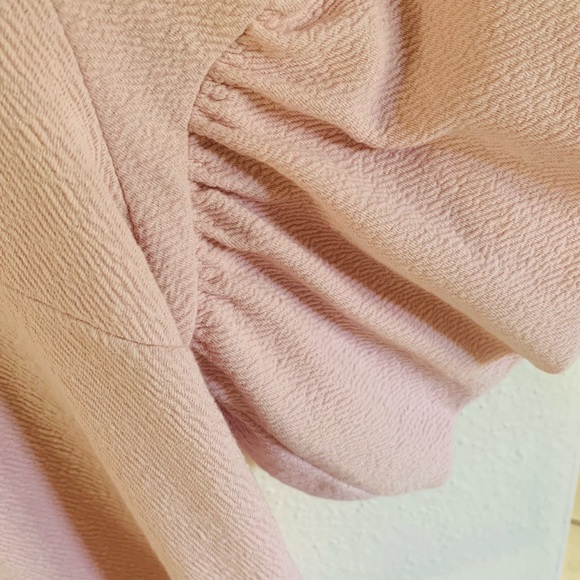 Soft pink blouse with oversized ruffle sleeves! Purchased from EXPRESS - Picture 3 of 6